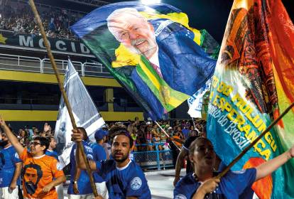 Transmissão da Globo do desfile que homenageia Lula no Carnaval do Rio deve alcançar grande público e gera debates sobre exposição política